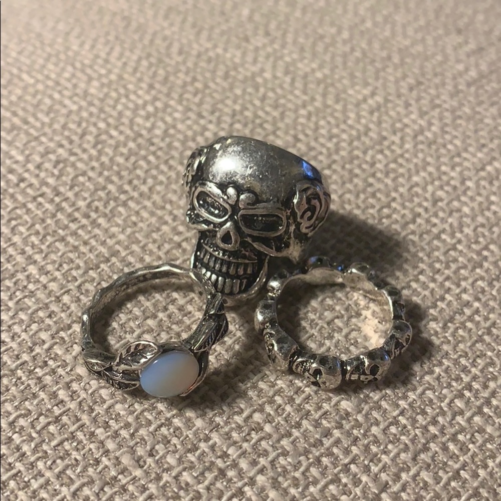 Set of three skull rings